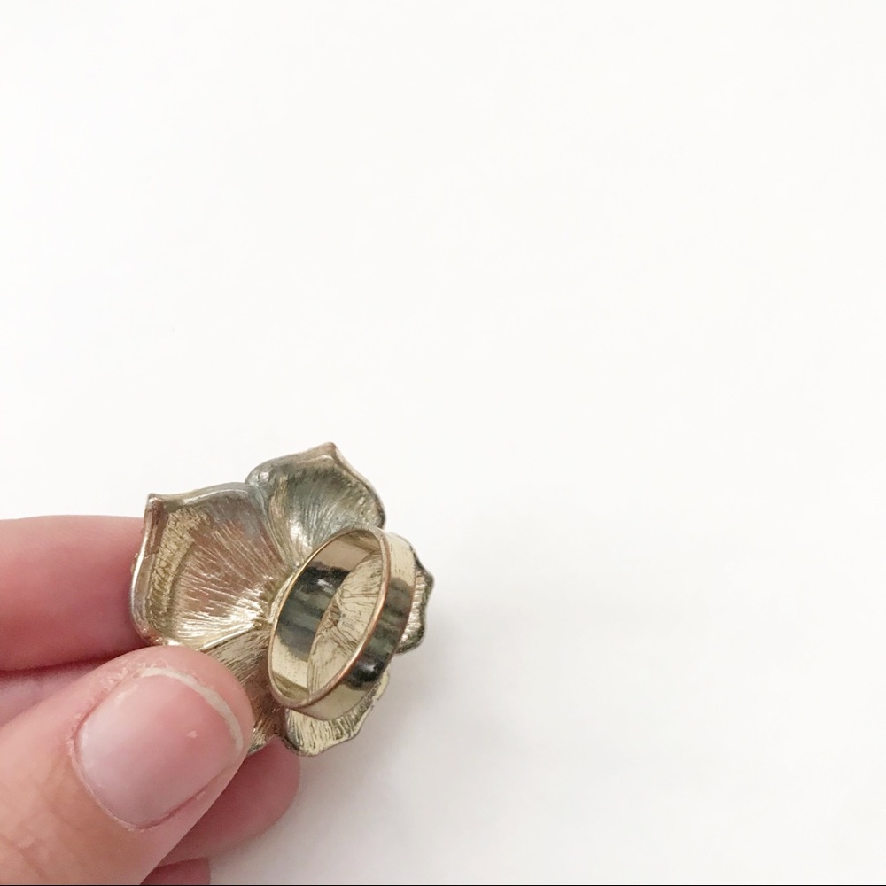 Black flower fashion ring - Picture 3 of 4